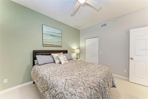 Condo in Venice, Florida, 2 bedrooms № 2393862 - photo 28