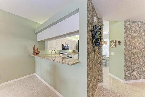 Condo in Venice, Florida, 2 bedrooms № 2393862 - photo 4