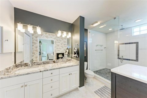 Condo in Venice, Florida, 2 bedrooms № 2393862 - photo 25