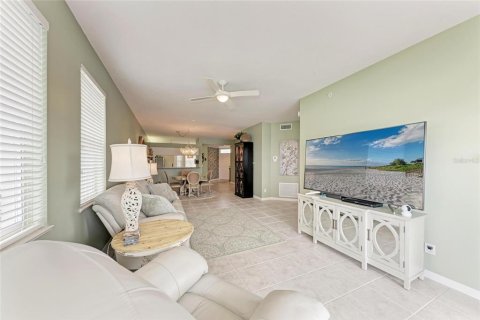 Condo in Venice, Florida, 2 bedrooms № 2393862 - photo 16