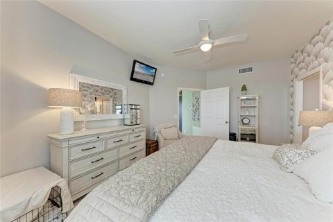 Condo in Venice, Florida, 2 bedrooms № 2393862 - photo 23