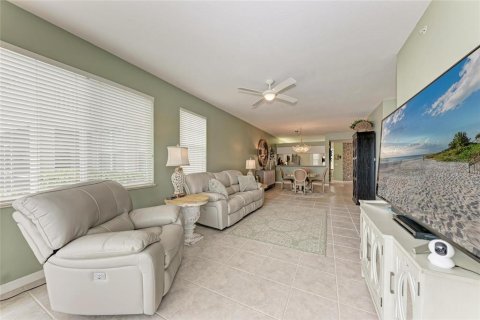 Condo in Venice, Florida, 2 bedrooms № 2393862 - photo 15