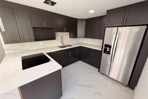 Casa en venta en Miami, Florida, 3 dormitorios, 133.97 m2 № 1984453 - foto 4