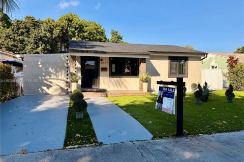Casa en venta en Miami, Florida, 3 dormitorios, 133.97 m2 № 1984453 - foto 1