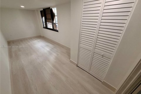 Casa en venta en Miami, Florida, 3 dormitorios, 133.97 m2 № 1984453 - foto 15