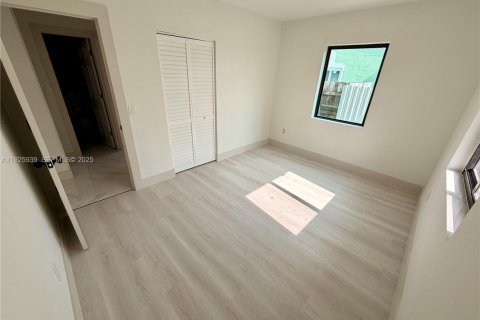 Casa en venta en Miami, Florida, 3 dormitorios, 133.97 m2 № 1984453 - foto 13
