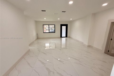 Casa en venta en Miami, Florida, 3 dormitorios, 133.97 m2 № 1984453 - foto 8