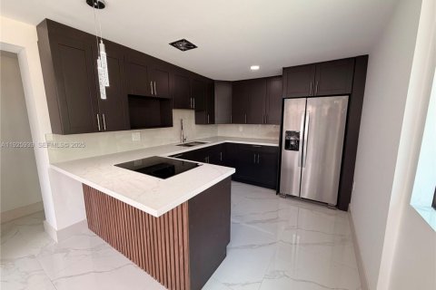 Casa en venta en Miami, Florida, 3 dormitorios, 133.97 m2 № 1984453 - foto 3