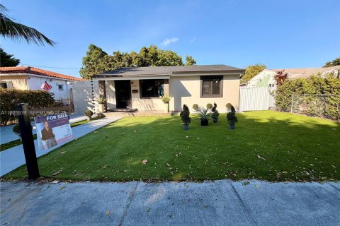 Casa en venta en Miami, Florida, 3 dormitorios, 133.97 m2 № 1984453 - foto 2