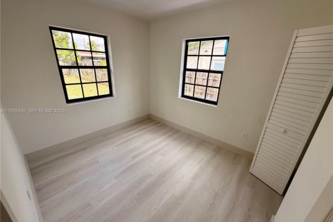 Casa en venta en Miami, Florida, 3 dormitorios, 133.97 m2 № 1984453 - foto 12