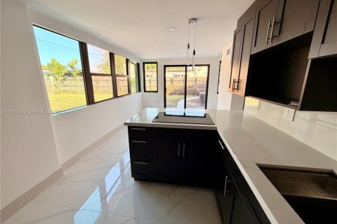 Casa en venta en Miami, Florida, 3 dormitorios, 133.97 m2 № 1984453 - foto 5