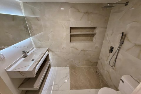 Casa en venta en Miami, Florida, 3 dormitorios, 133.97 m2 № 1984453 - foto 9