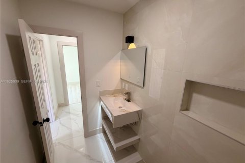 Casa en venta en Miami, Florida, 3 dormitorios, 133.97 m2 № 1984453 - foto 11