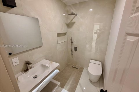 Casa en venta en Miami, Florida, 3 dormitorios, 133.97 m2 № 1984453 - foto 10