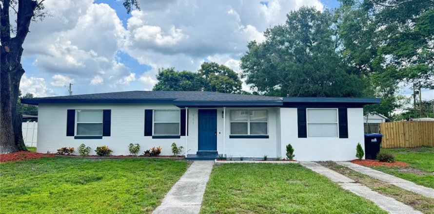 House in Orlando, Florida 4 bedrooms, 134.71 sq.m. № 1886288