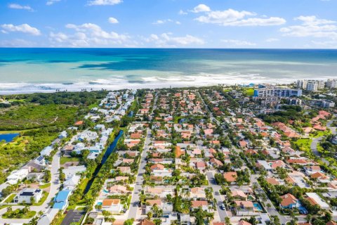 Снять в аренду виллу или дом в Юпитер, Флорида 3 спальни, 187.66м2, № 994020 - фото 1