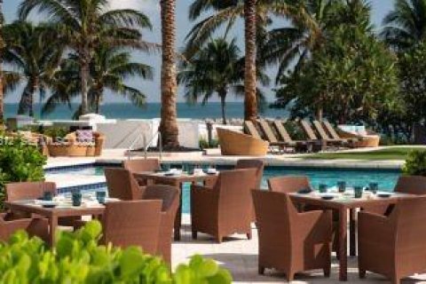 Снять в аренду кондоминиум в Бэл-Харбор, Флорида 2 спальни, 177.72м2, № 2034015 - фото 16