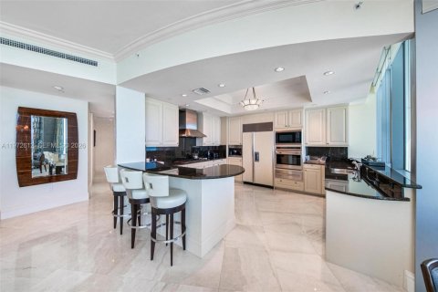 Снять в аренду кондоминиум в Бэл-Харбор, Флорида 2 спальни, 177.72м2, № 2034015 - фото 5