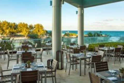 Снять в аренду кондоминиум в Бэл-Харбор, Флорида 2 спальни, 177.72м2, № 2034015 - фото 14