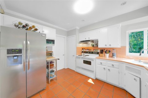 House in Miami, Florida 2 bedrooms, 119.01 sq.m. № 2062496 - photo 14