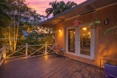 House in Miami, Florida 2 bedrooms, 119.01 sq.m. № 2062496 - photo 26