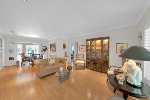 House in Miami, Florida 2 bedrooms, 119.01 sq.m. № 2062496 - photo 8