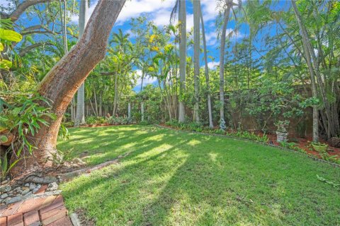 House in Miami, Florida 2 bedrooms, 119.01 sq.m. № 2062496 - photo 27