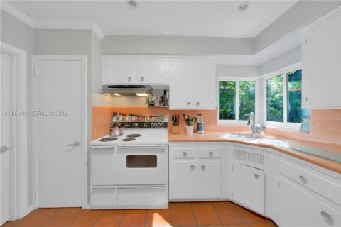 House in Miami, Florida 2 bedrooms, 119.01 sq.m. № 2062496 - photo 15