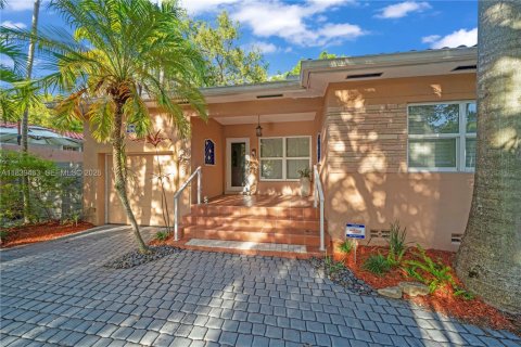 House in Miami, Florida 2 bedrooms, 119.01 sq.m. № 2062496 - photo 30