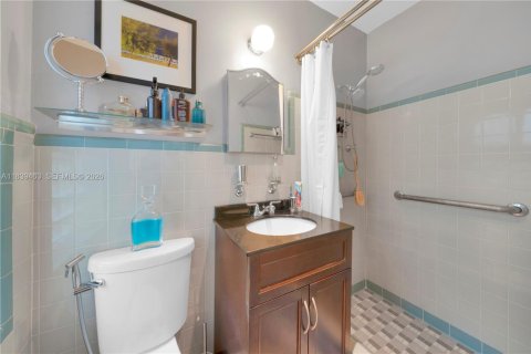 House in Miami, Florida 2 bedrooms, 119.01 sq.m. № 2062496 - photo 22