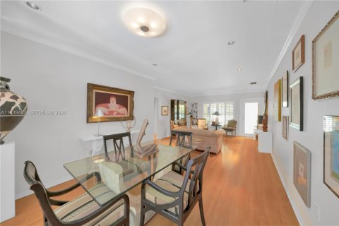 House in Miami, Florida 2 bedrooms, 119.01 sq.m. № 2062496 - photo 11