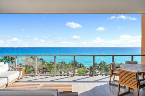 Condo in Sunny Isles Beach, Florida, 3 bedrooms  № 1974488 - photo 1