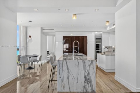 Condo in Sunny Isles Beach, Florida, 3 bedrooms  № 1974488 - photo 10