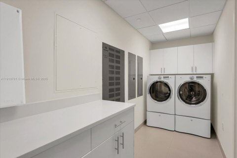 Condo in Sunny Isles Beach, Florida, 3 bedrooms  № 1974488 - photo 29