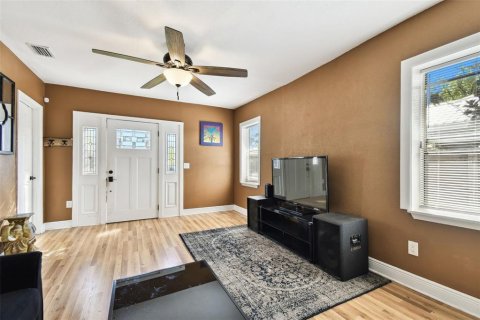 Casa en venta en Saint Petersburg, Florida, 4 dormitorios, 101.36 m2 № 1592131 - foto 4
