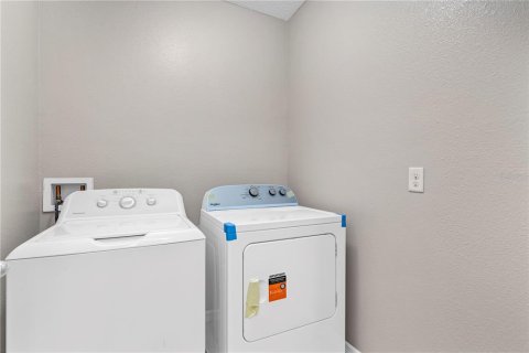 House in Davenport, Florida 3 bedrooms, 157.38 sq.m. № 2394071 - photo 20