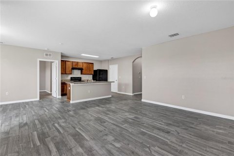 House in Davenport, Florida 3 bedrooms, 157.38 sq.m. № 2394071 - photo 4
