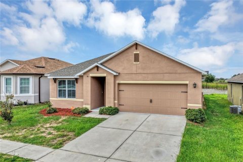 House in Davenport, Florida 3 bedrooms, 157.38 sq.m. № 2394071 - photo 2