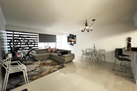 Снять в аренду кондоминиум в Форт-Лодердейл, Флорида 1 спальня, 80.82м2, № 1963266 - фото 4