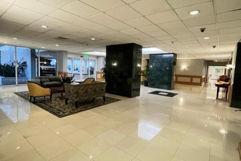 Снять в аренду кондоминиум в Форт-Лодердейл, Флорида 1 спальня, 80.82м2, № 1963266 - фото 24