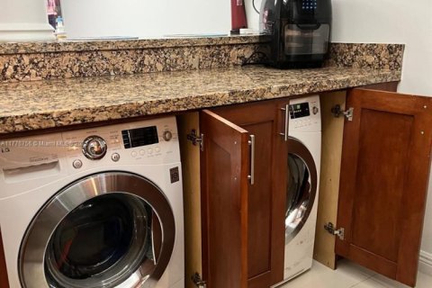 Снять в аренду кондоминиум в Форт-Лодердейл, Флорида 1 спальня, 80.82м2, № 1963266 - фото 10