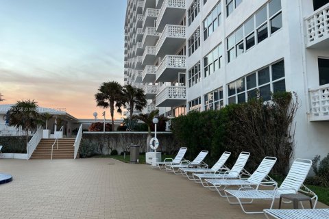 Снять в аренду кондоминиум в Форт-Лодердейл, Флорида 1 спальня, 80.82м2, № 1963266 - фото 19