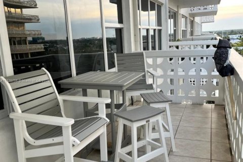 Снять в аренду кондоминиум в Форт-Лодердейл, Флорида 1 спальня, 80.82м2, № 1963266 - фото 13