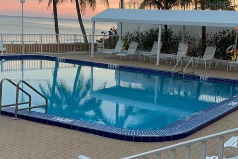 Снять в аренду кондоминиум в Форт-Лодердейл, Флорида 1 спальня, 80.82м2, № 1963266 - фото 20