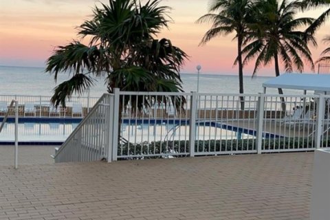 Снять в аренду кондоминиум в Форт-Лодердейл, Флорида 1 спальня, 80.82м2, № 1963266 - фото 22