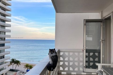 Снять в аренду кондоминиум в Форт-Лодердейл, Флорида 1 спальня, 80.82м2, № 1963266 - фото 1