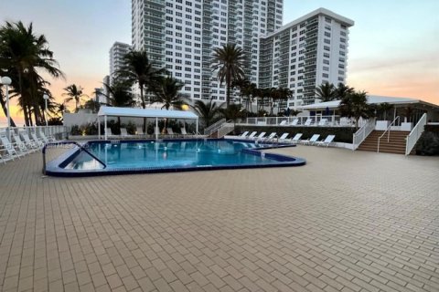 Снять в аренду кондоминиум в Форт-Лодердейл, Флорида 1 спальня, 80.82м2, № 1963266 - фото 2