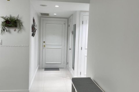 Снять в аренду кондоминиум в Форт-Лодердейл, Флорида 1 спальня, 80.82м2, № 1963266 - фото 7