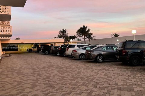 Снять в аренду кондоминиум в Форт-Лодердейл, Флорида 1 спальня, 80.82м2, № 1963266 - фото 25