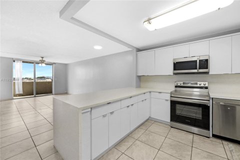 Снять в аренду кондоминиум в Хайалиа, Флорида 3 спальни, 122.91м2, № 1991439 - фото 4